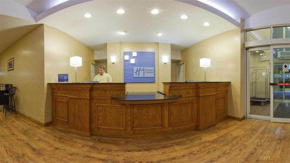 Holiday Inn Express Hotel & Suites Ames By Ihg Buitenkant foto