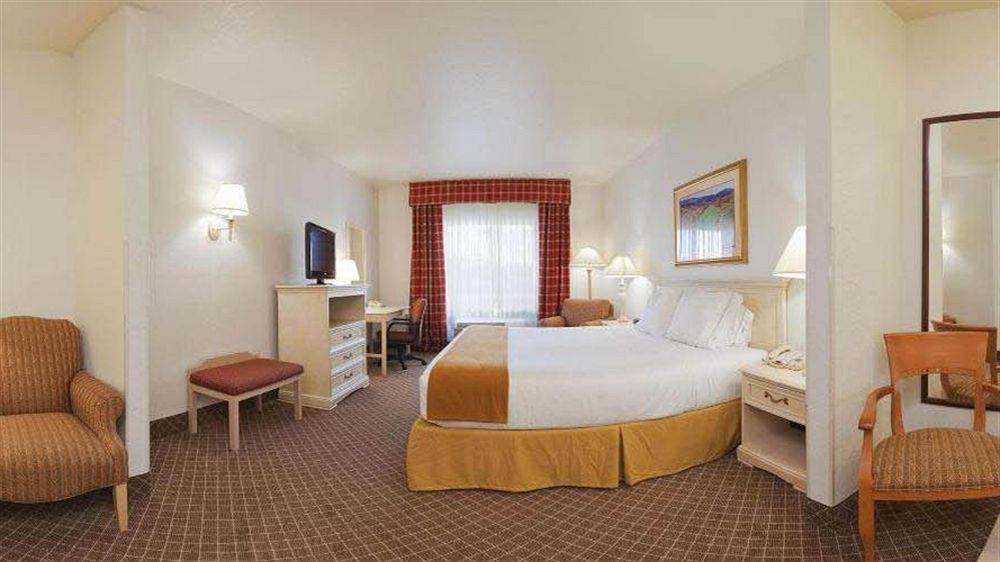 Holiday Inn Express Hotel & Suites Ames By Ihg Buitenkant foto