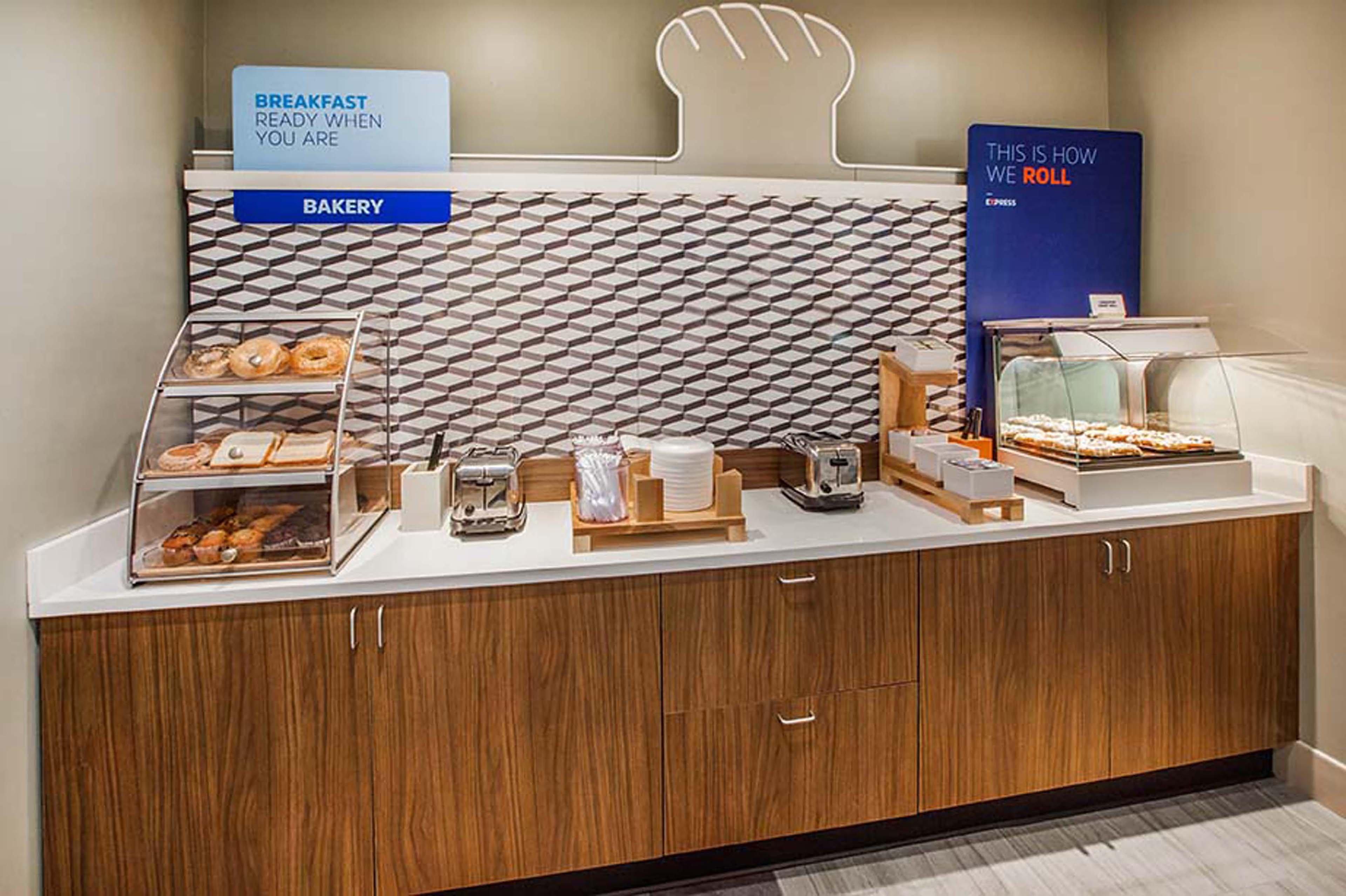 Holiday Inn Express Hotel & Suites Ames By Ihg Buitenkant foto