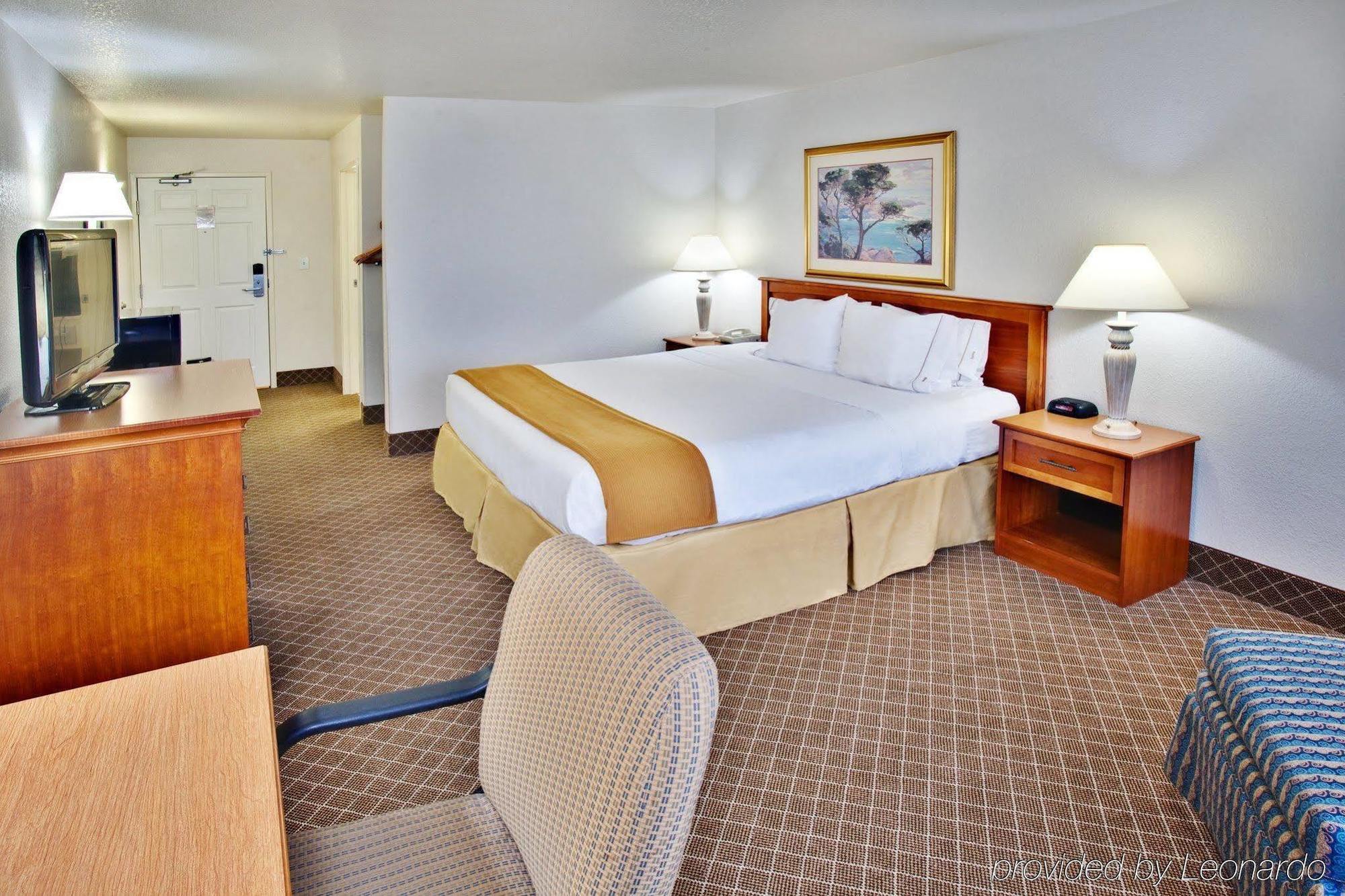 Holiday Inn Express Hotel & Suites Ames By Ihg Buitenkant foto