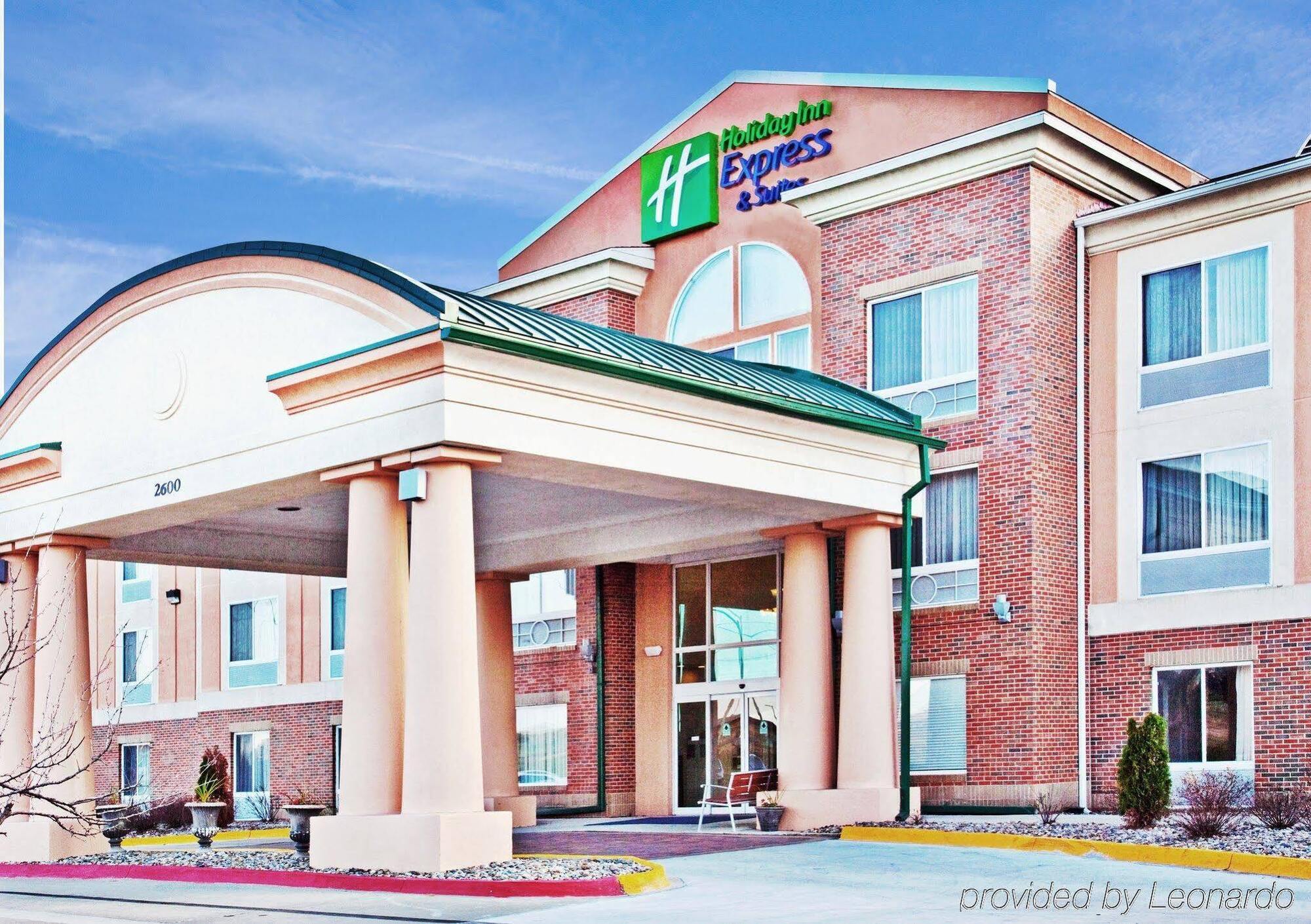 Holiday Inn Express Hotel & Suites Ames By Ihg Buitenkant foto