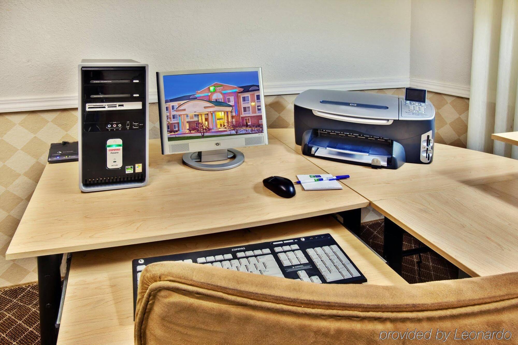 Holiday Inn Express Hotel & Suites Ames By Ihg Buitenkant foto