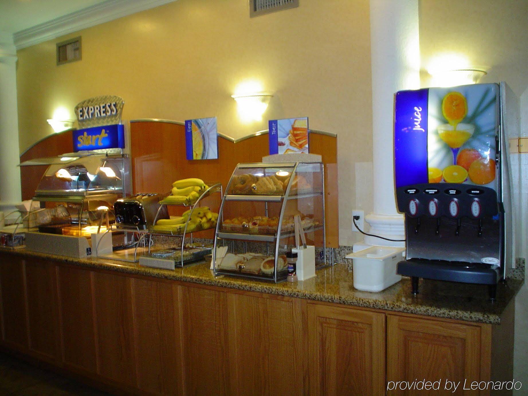 Holiday Inn Express Hotel & Suites Ames By Ihg Buitenkant foto
