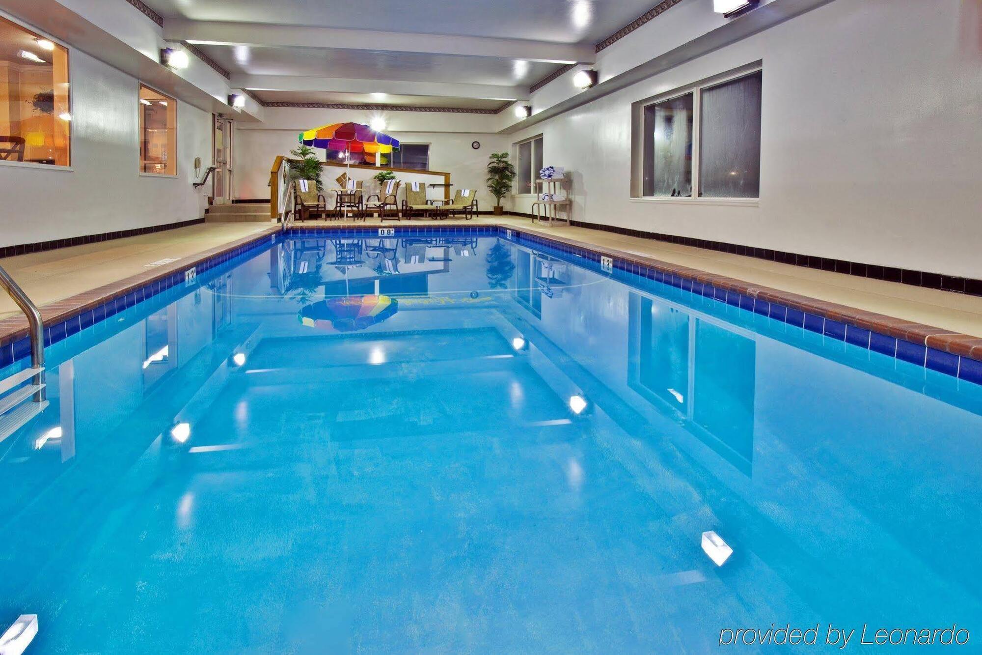 Holiday Inn Express Hotel & Suites Ames By Ihg Buitenkant foto