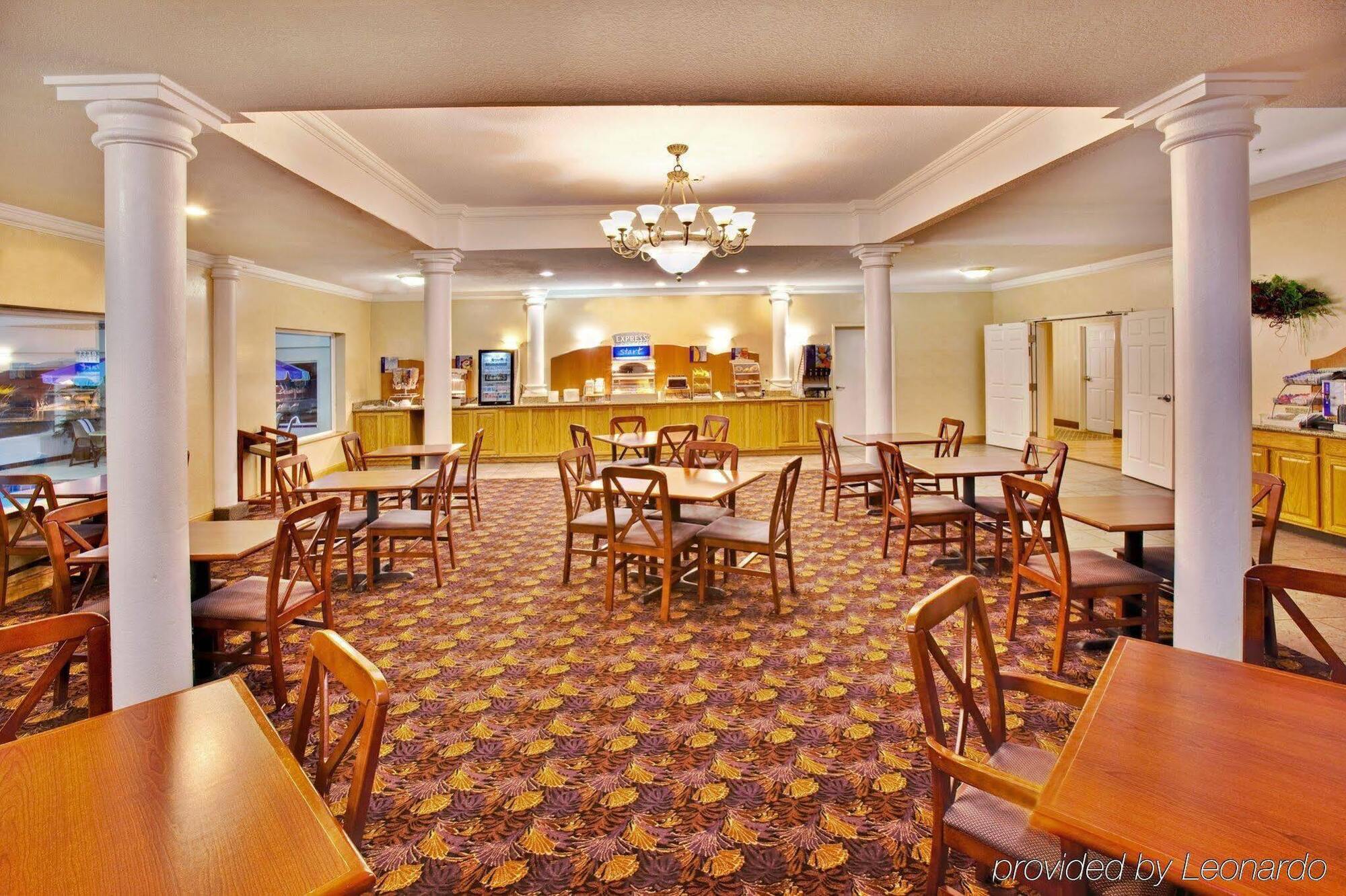 Holiday Inn Express Hotel & Suites Ames By Ihg Buitenkant foto