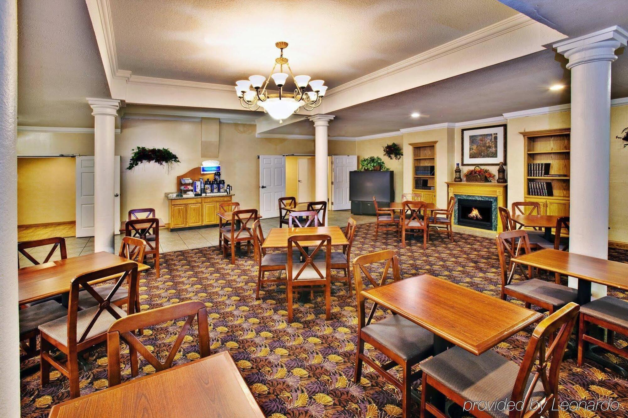 Holiday Inn Express Hotel & Suites Ames By Ihg Buitenkant foto